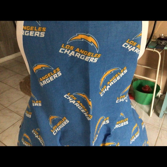 Child size LA chargers apron - Picture 2 of 5